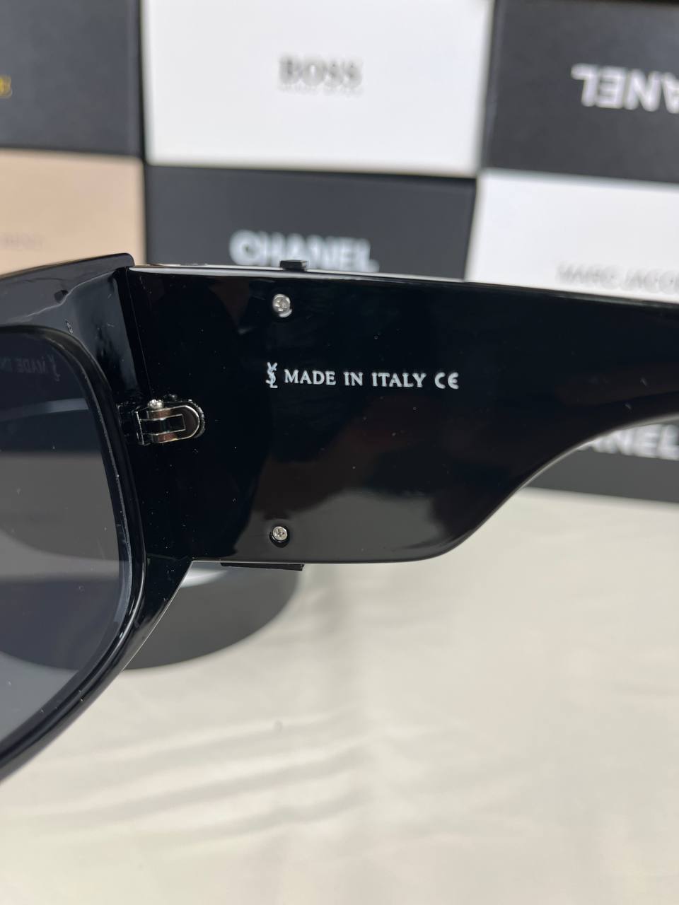 Yves Saint Laurant / Prada Cadeau